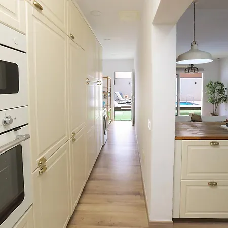 Casa Berkana Con Piscina بلايا هوندا